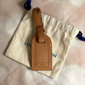 💯Authentic Louis Vuitton small Luggage tag